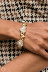 Paparazzi Heartfelt Heirloom - Gold Bracelet