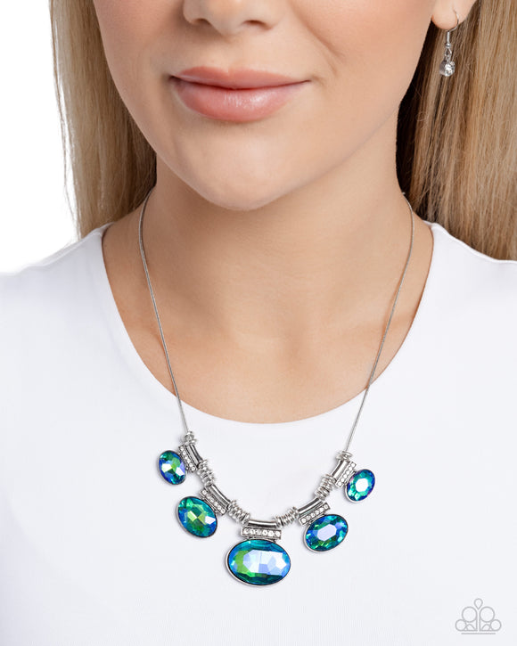 Paparazzi Socialite Status - Green Necklace