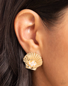 Paparazzi Oyster Opulence - Gold Earring