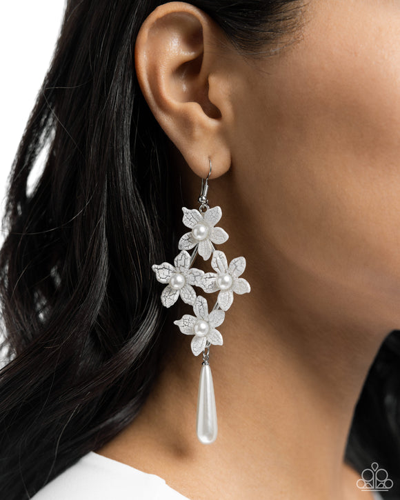 Paparazzi Vintage Veining - White Earring