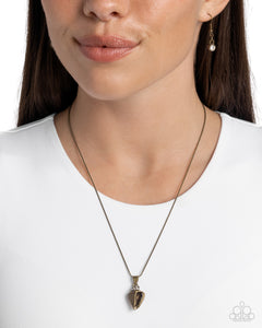 Paparazzi Conch Confidence - Brass Necklace