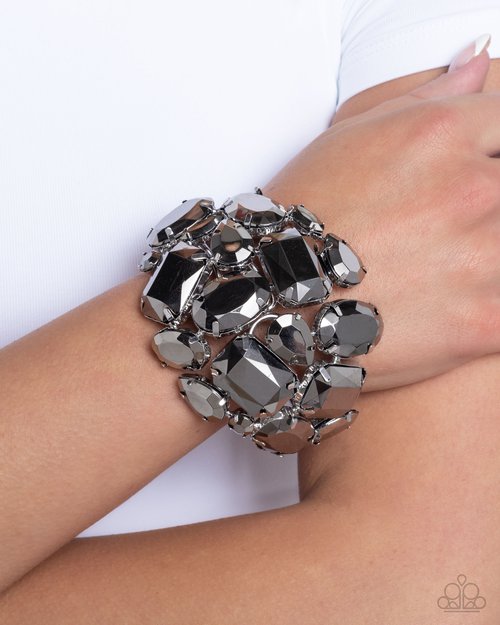 Paparazzi Chic Coronation - Silver Bracelet