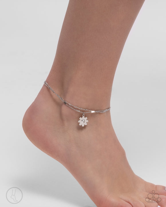 Paparazzi Blossoming Breeze - White Bracelet