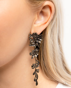 Paparazzi Generous Garden - Brass Earring