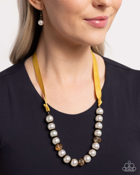 Paparazzi Exclusive Ease - Yellow Necklace