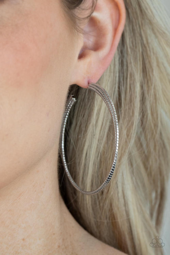 Paparazzi Candescent Curves - Silver Earring