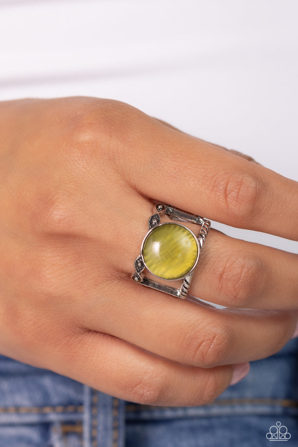 Paparazzi Clairvoyantly Cats Eye - Green Ring