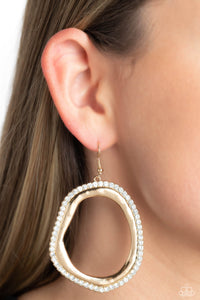 Paparazzi Scintillating Shareholder - Gold Earring